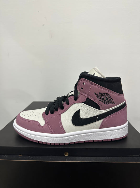 Jordan 1 “Light Mulberry”