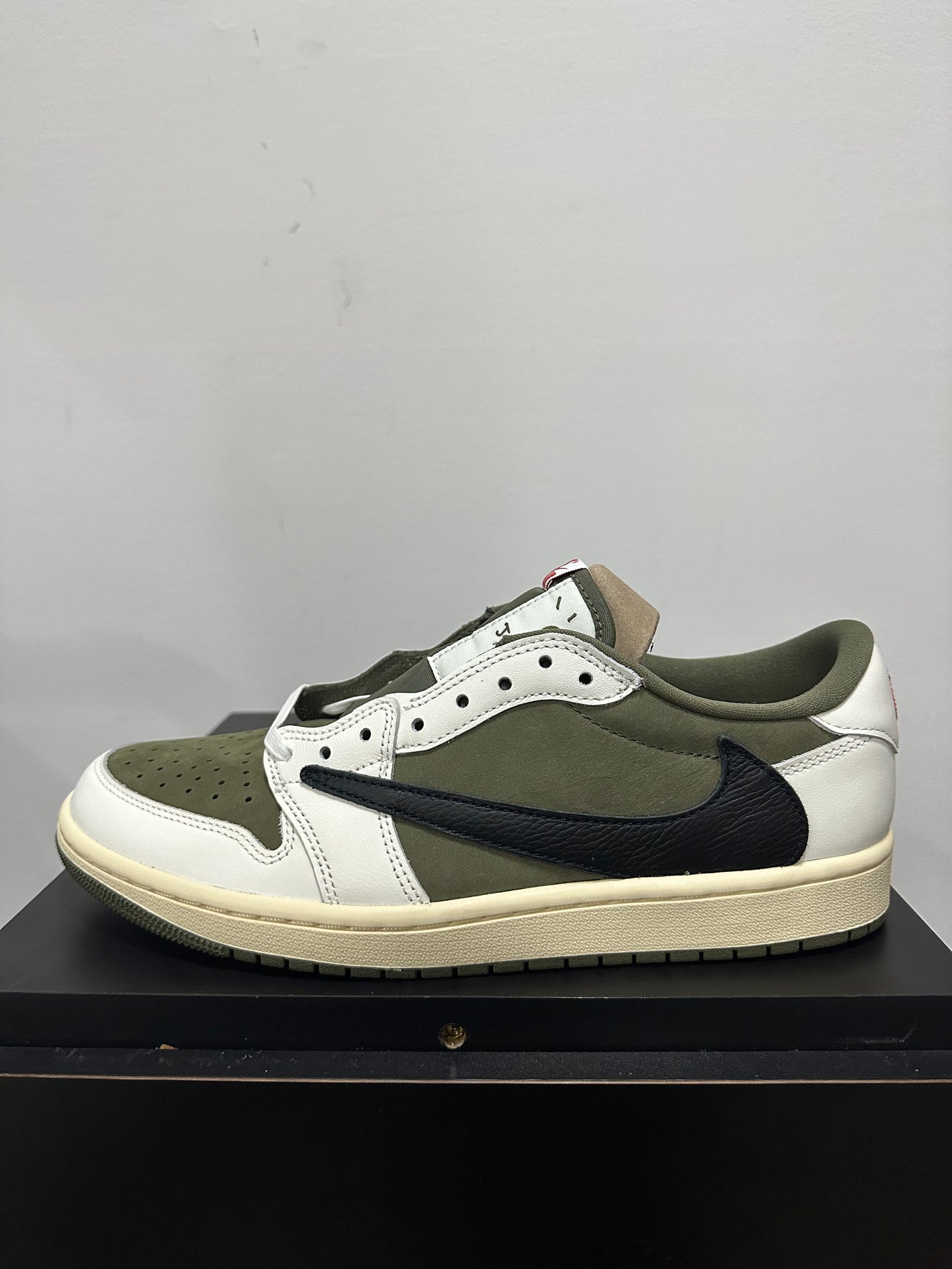 Jordan 1 x Travis Scott “Medium Olive”