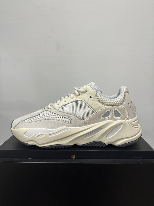 Yeezy 700 “Analog”